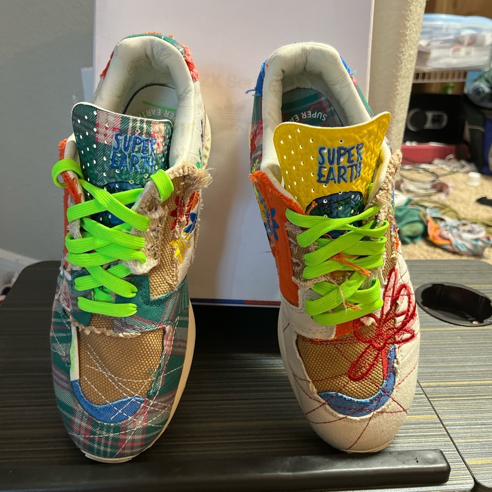 Sean Wotherspoon x Adidas ZX 8000 SuperEarth in Size 8.
StockX Verified